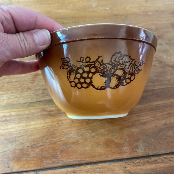 Vintage Pyrex Small Mixing Bowl - Picture 2 of 5